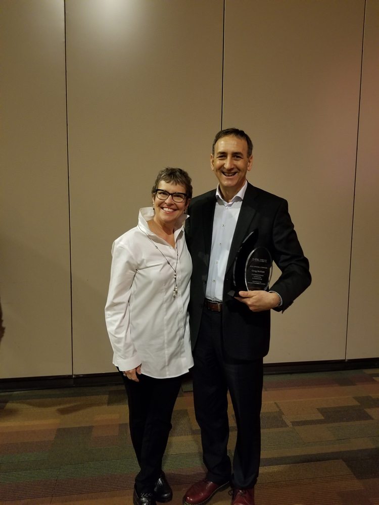 Greg Nathan receives the Crystal Comapss award at IFA 2018